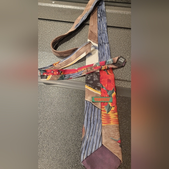 Tabasco Pepper Sauce Novelty Tie 100% Silk Approx 59 inches Long - USA Made - Picture 6 of 11